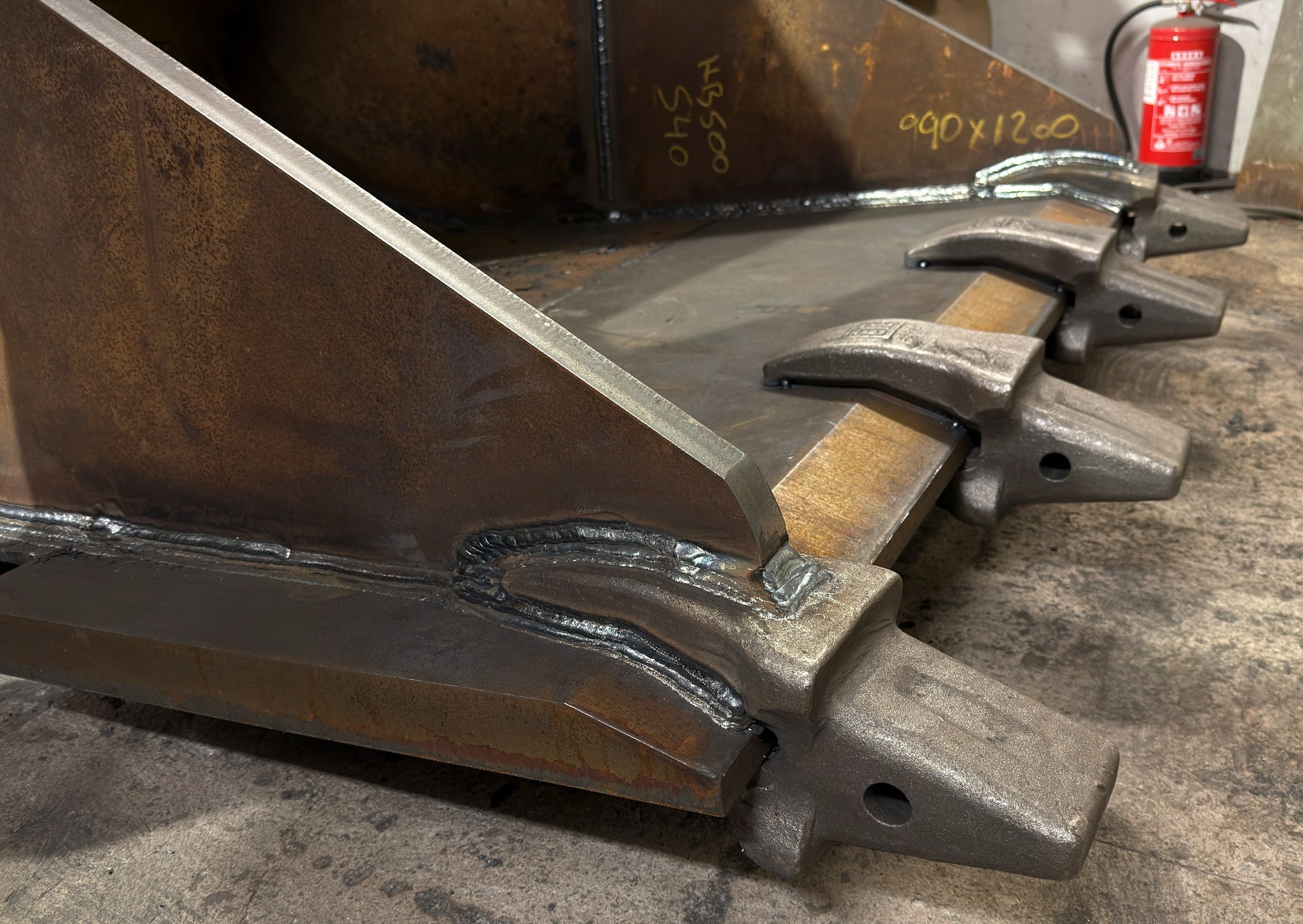 Flame cutting, drilling, squaring and welding as service